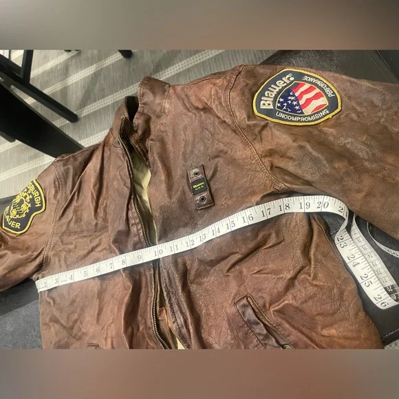 Vintage Blauer women distressed leather bomber flight jacket L, will fit a S/M - Picture 11 of 11